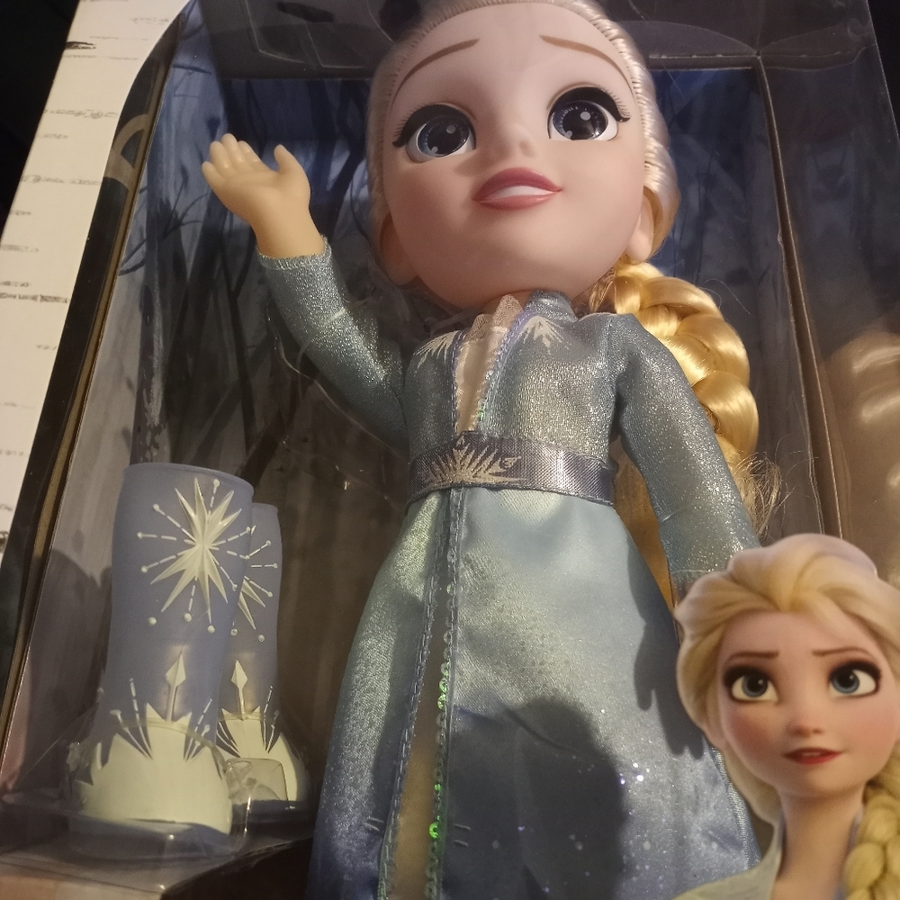 Elsa Doll - Picture 2 of 6